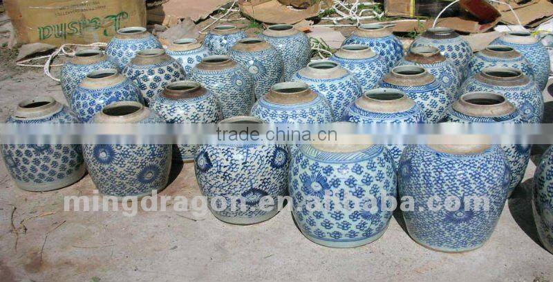 chinese antique ceramic white& blue jar