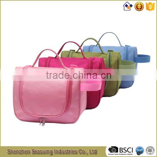 Classic Style Waterproof Polyester Travelling Wash Bag with Big Capacity