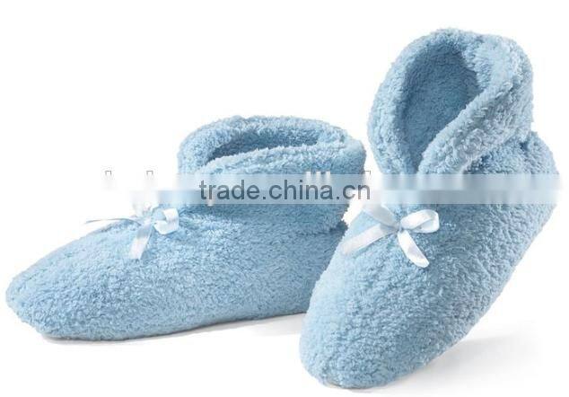 Wholesale soft and fluffy plush indoor slipper with 4 colors