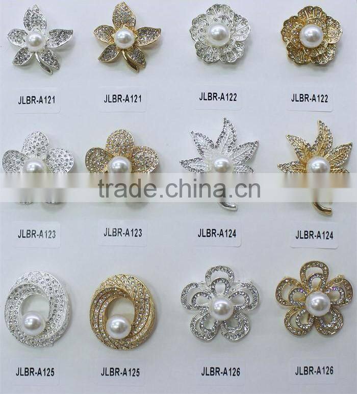 Newest design grape shape rhinestone brooch for silk invitation boxes