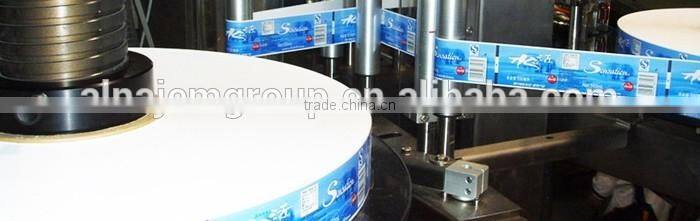 Automatic self-adhesive round juice bottle labeling machine