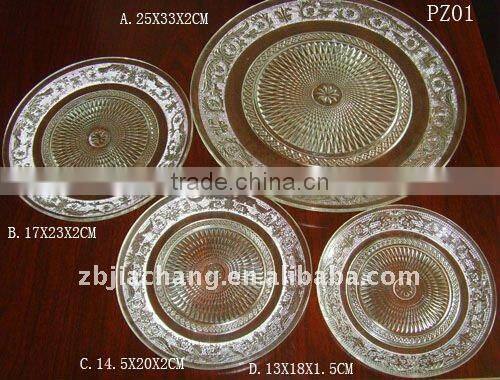 Round clear glass charger plate