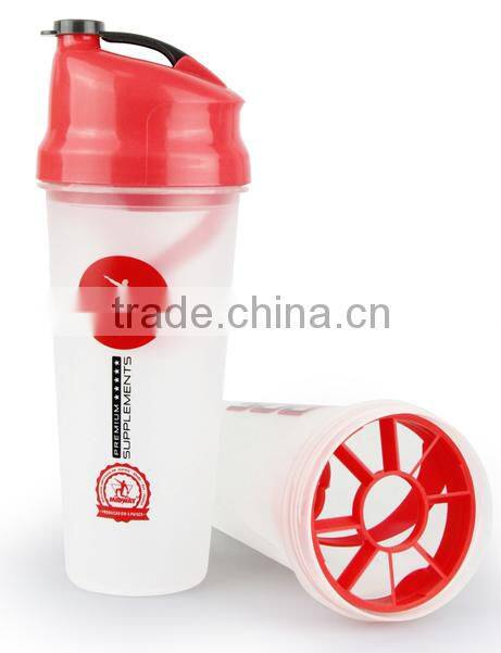 BPA Free 700ML plastic protein shaker bottle with metal ball,mixing shaker bottle