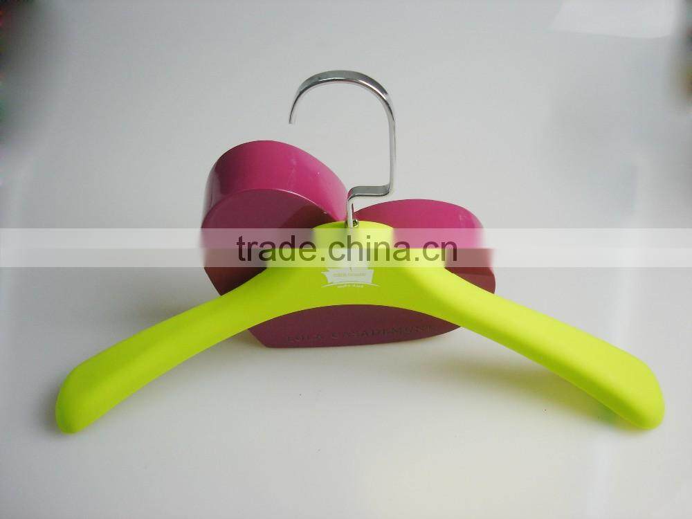 HA7007 best quality cheap jacket hanger antislip colored plastic hanger