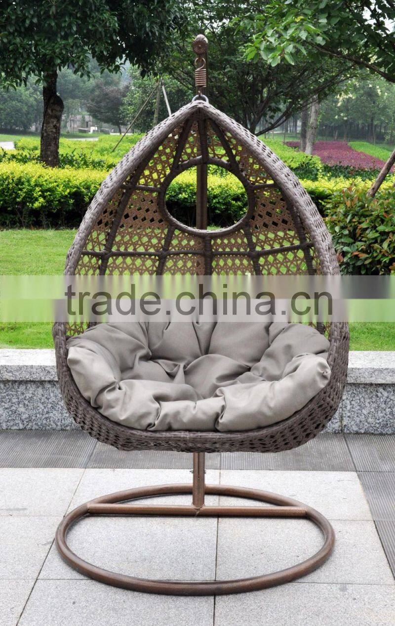 2016 Hot Selling Outdoor Rattan Swinging Egg Chair with Cushion