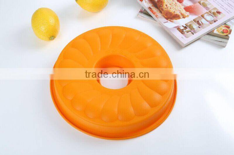 Round Hole Shape Bundt Cake Silicone Mold