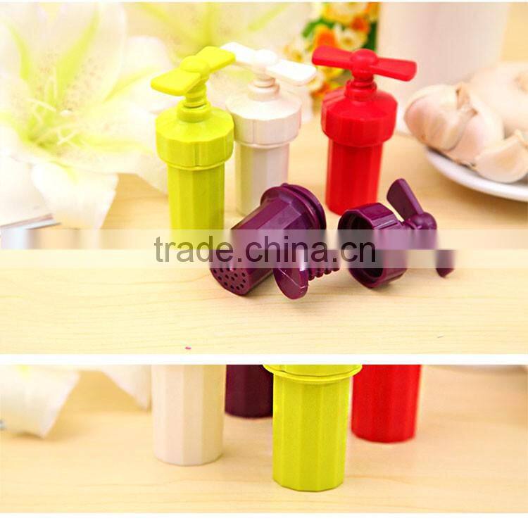 Garlic Press Peeler Crusher Presser Twist Kitchen Helper Gadget Cutter Hand Tool
