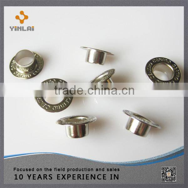 Mixed color shoe eyelets