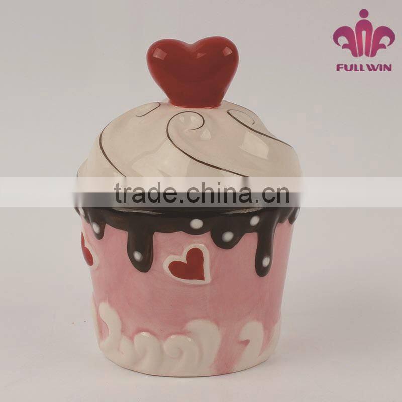 Ceramic ice cream cup with heart lid