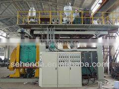 Plastic blow molding machine