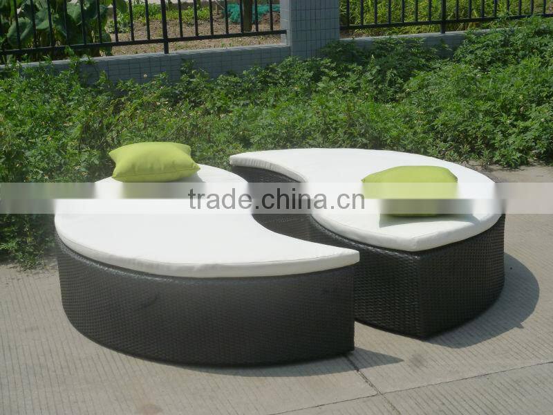 Unique moon wicker furniture outdoor beach lounger (CF811L)