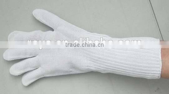 Wire cut resistant gloves
