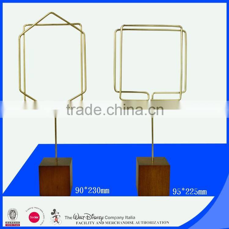 Big size restaurant using place card holder wooden base