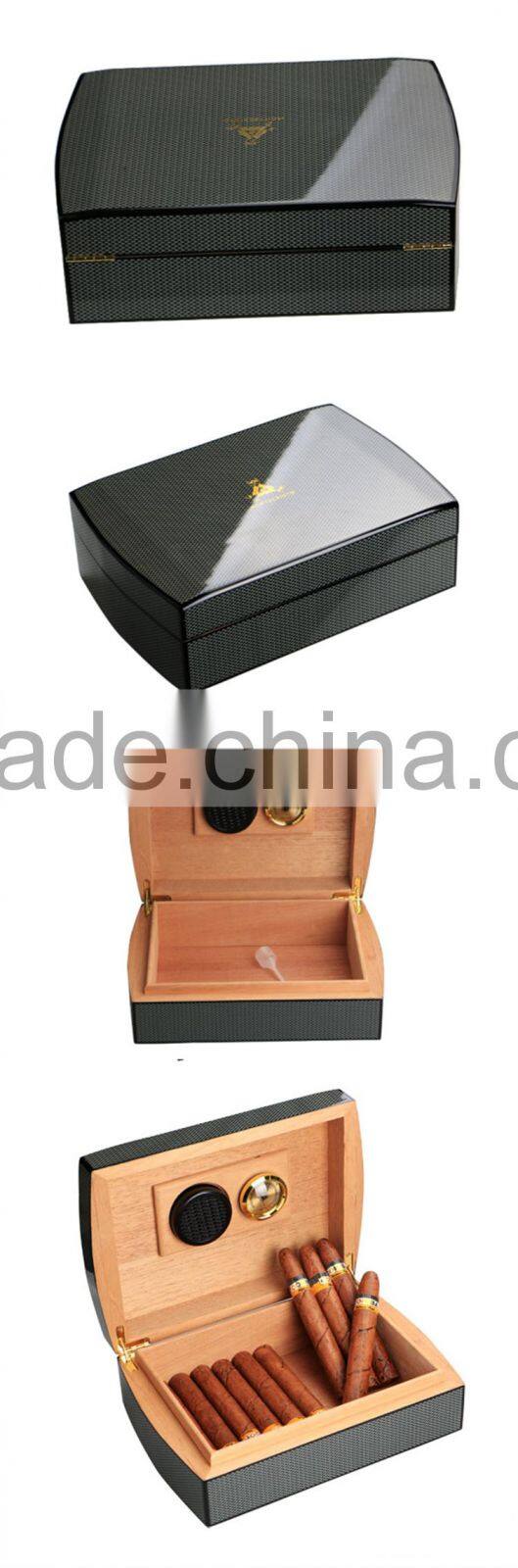 Portable handmade wooden cigar humidor box
