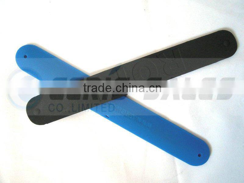 debossed silicone rubber bracelet with metal