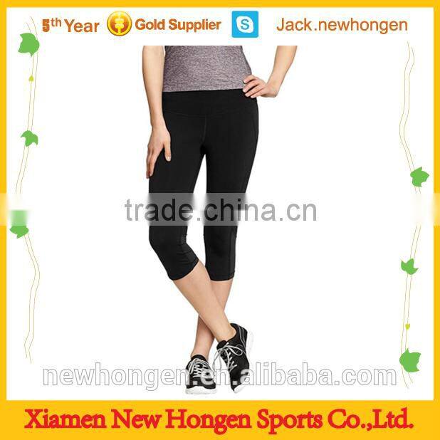 Women black color cropped compression pants