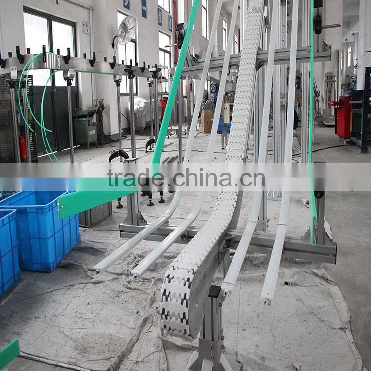 Box lifting vonveyor system width adjustble