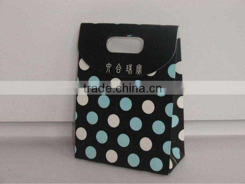 2013 specialty and low price paper bags for gift