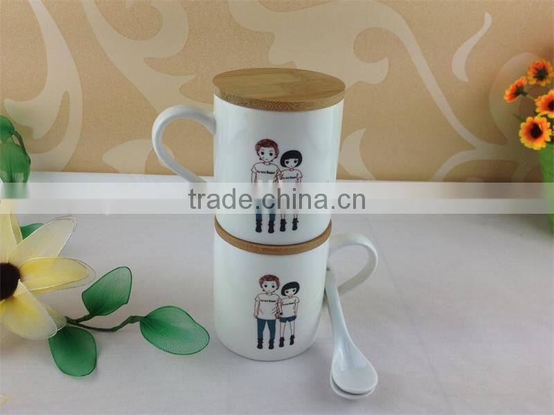 ceramic coffee mug with spoon and wood cover for lover couple