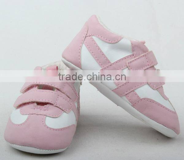 Wholesale breathable purple soccer shoes for babies