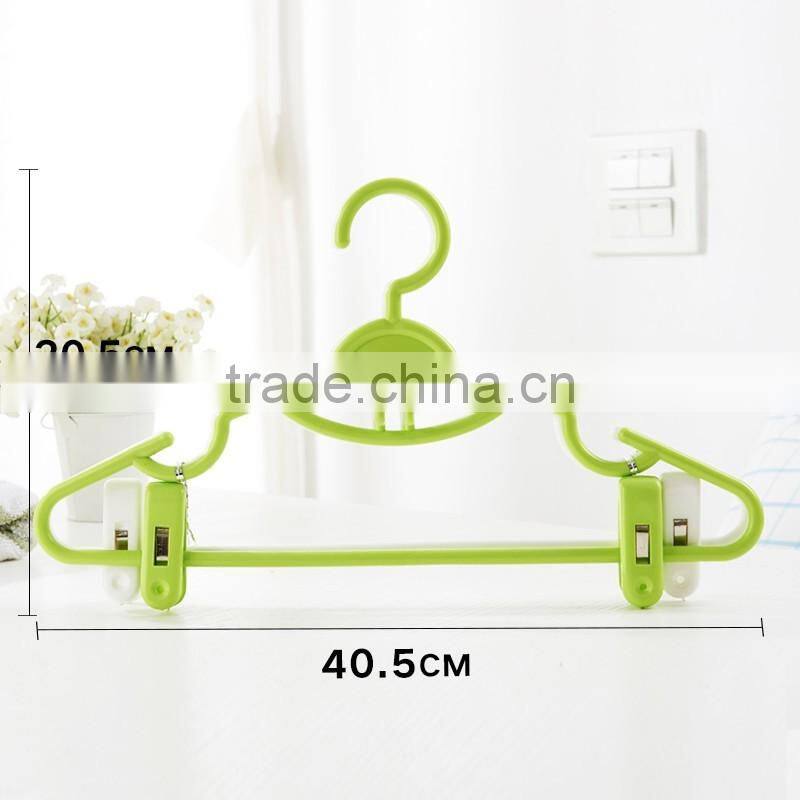 hot sale plastic clothes hanger with clips, high quality