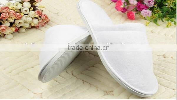 N178 White Comfortable Hotel Disposable Slipper Fits All Size White & Yellow Color