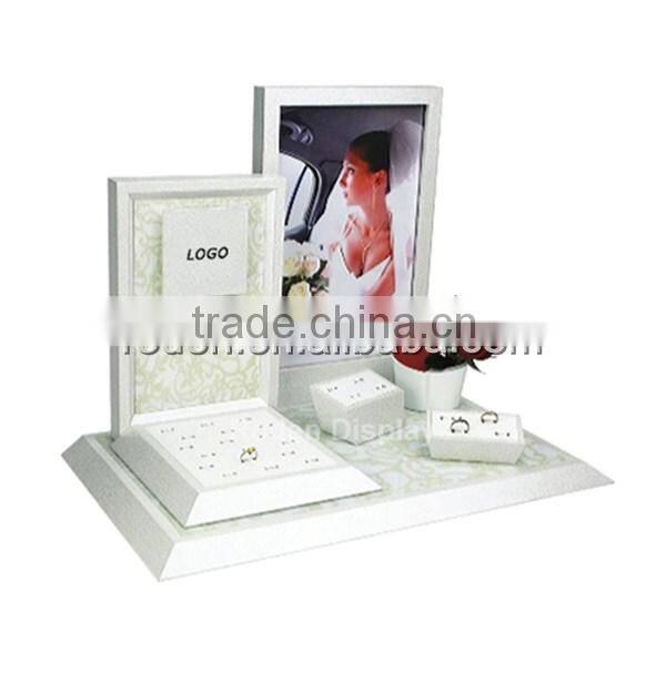 Custom Wholesale MDF Wrapped With Brown Leather Jewellery Shop Window Display Presentation Necklace Busts