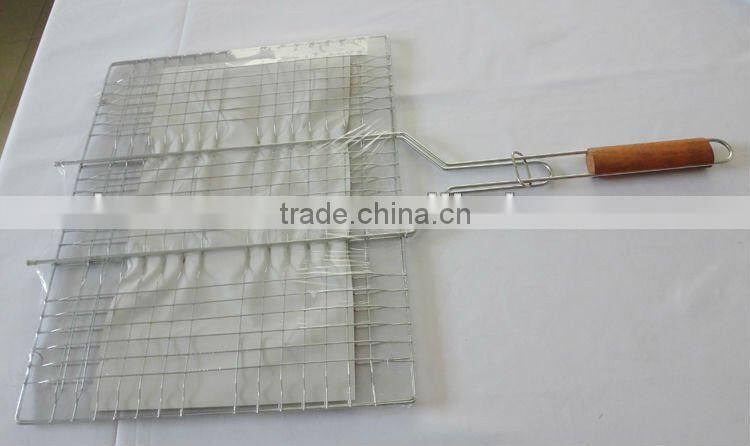 BBQ grill with wood handle