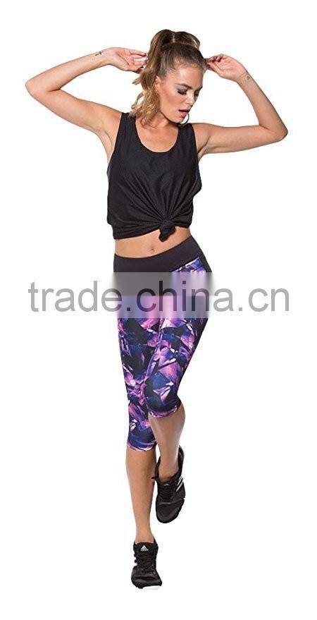 Custom Design Heat Transferred Printing Women Wearing Tight Leggings Joggers Pants Yoga Wear