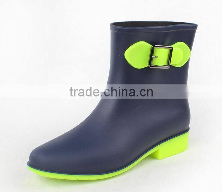Black wellies rain boots