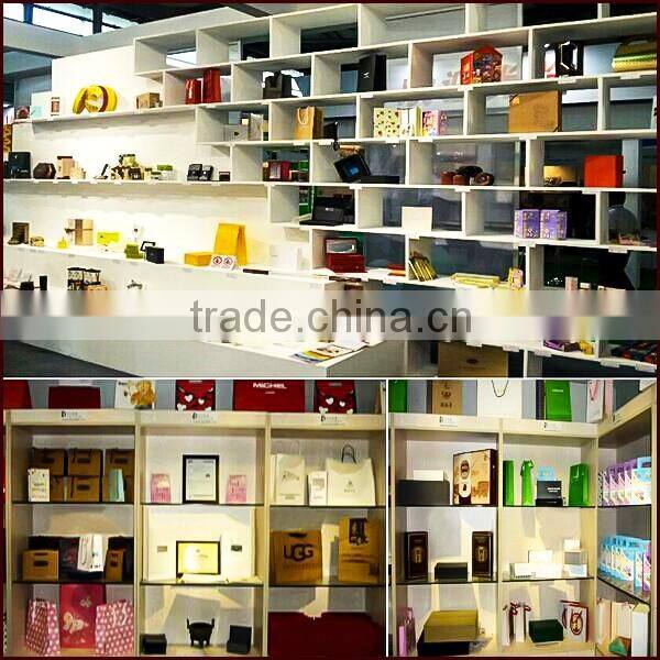 Red surface custom logo brand print kraft paper bag with paper handle