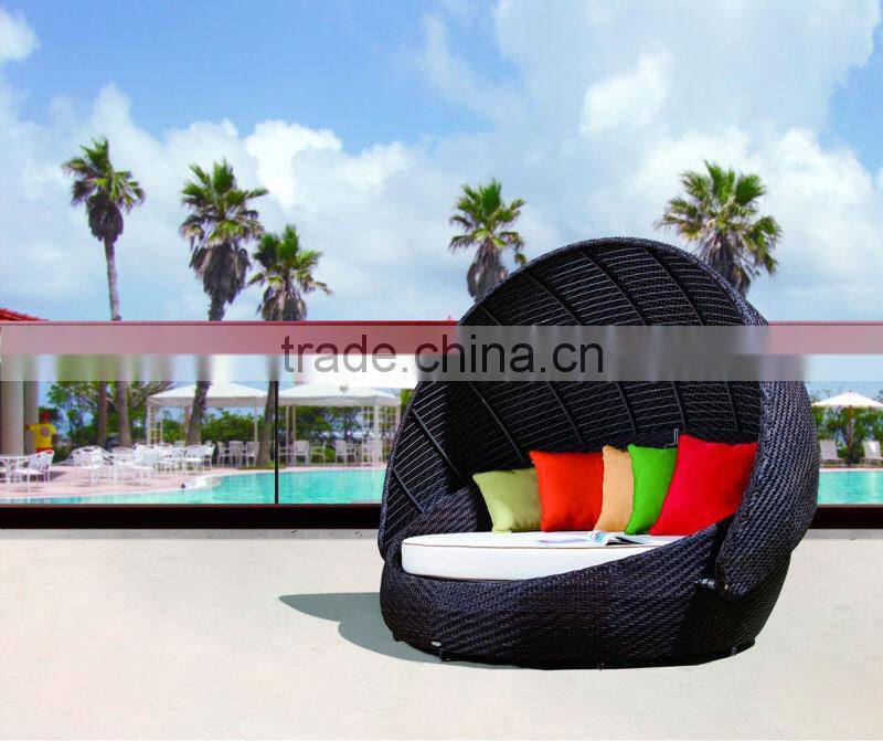 Hot selling outdoor furniture appealing design rattan sunbed RB-016