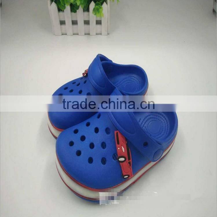 LED children cartoon hole hole shoes in children's shoes wholesale baby wear antiskid beach shoes garden shoes