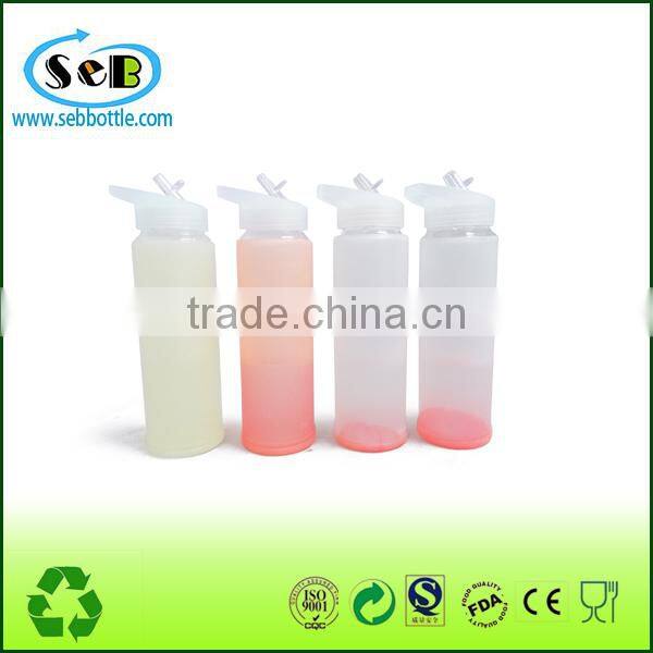 Smart Color changable glass bottle with silicone jacket , Borosilicate glass drinking bottle , glass camping bottles
