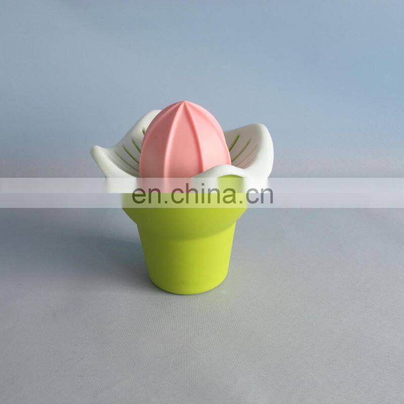 2014 hot sell sea wave shaped plastic lemon juicer