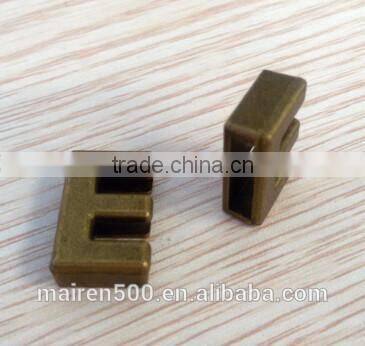 2016 hot sell vintage letter charm