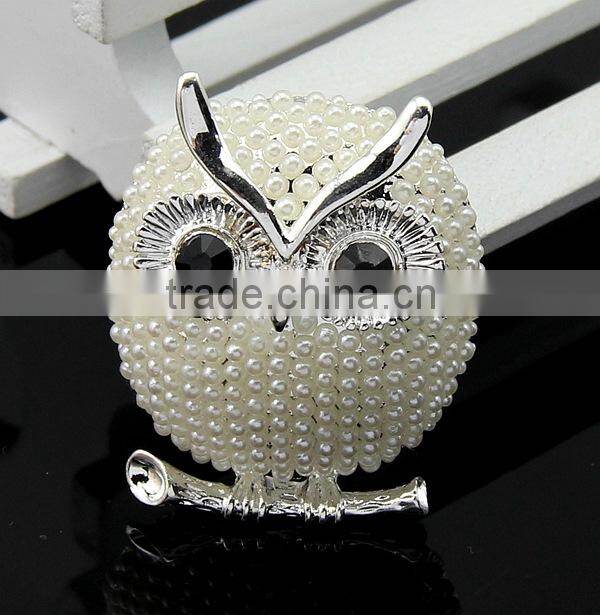 wholsale fashion silver gold crystal rhinestone diamond pearl new design for wedding invitation men wedding brooch