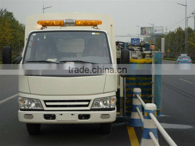 2013NEW Dongfeng 4*2 broom sweeper truck / tow road sweeper