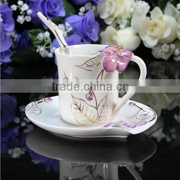Wholesale porcelain hibiscus gold traced tea cups and saucers sets