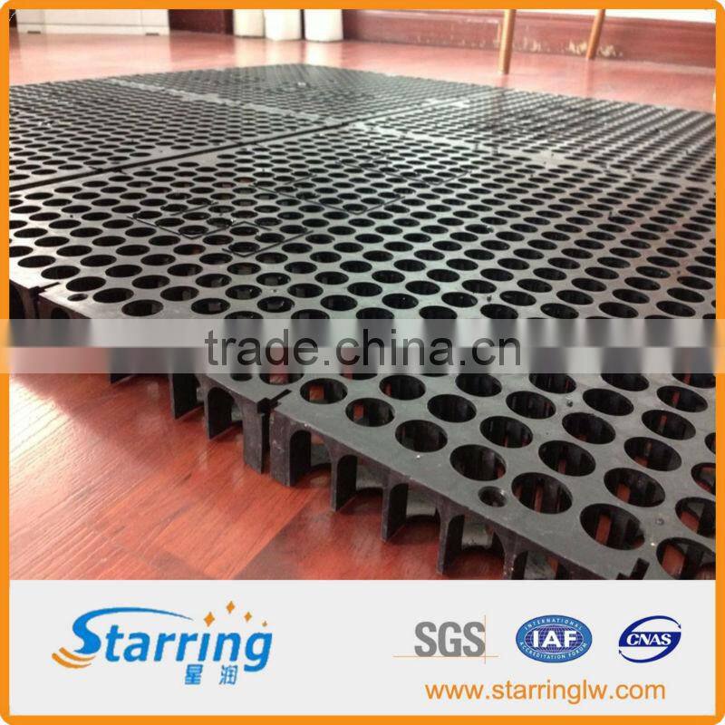 Drainage plate for road foundation