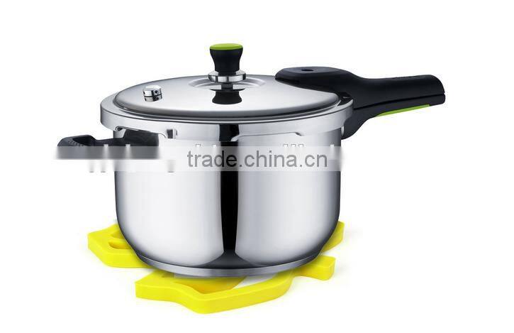 2016 Hot sale FDA and LFGB food grade colorful maple leaf shape non-sick silicone table mat & silicone drying mat