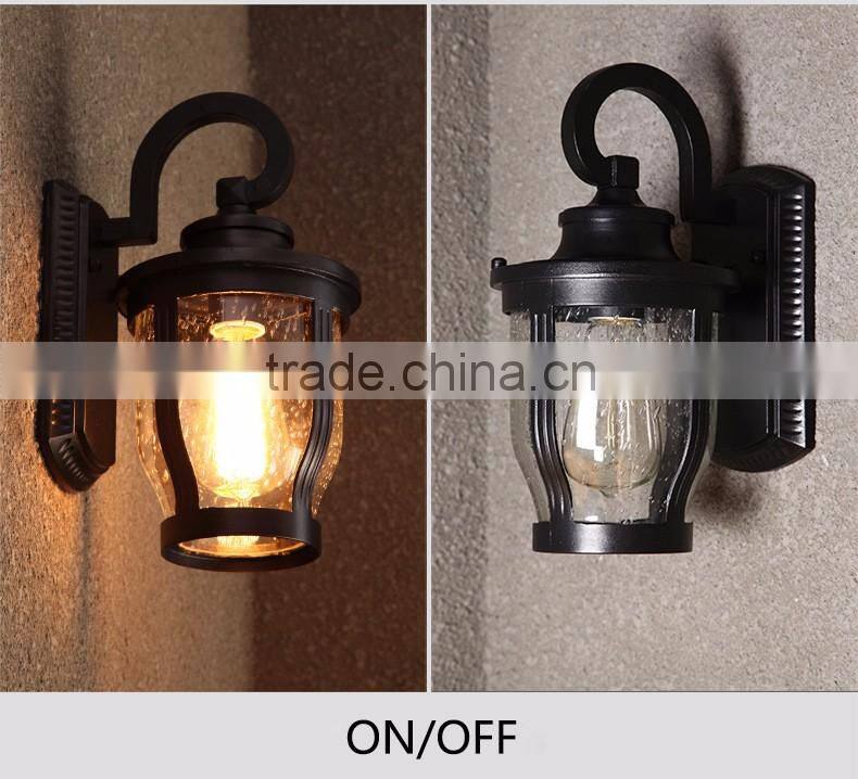 Outdoor Antique Lamp Post Garden Lamp Powered LED Lantern Hanging Outdoor Garden Coach Lantern Lamp