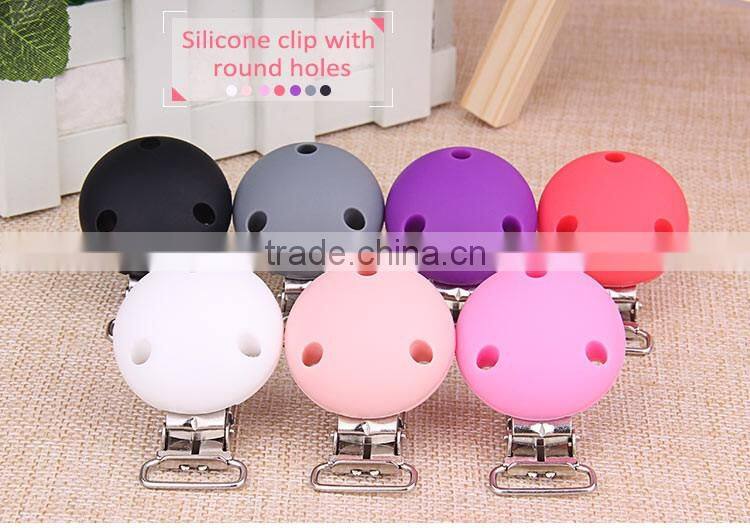 2017 New baby teething products silicone round hole pacifier clip
