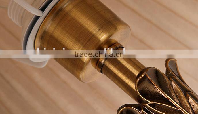 Vase design crystal body metal bottom table lamp with lampshade