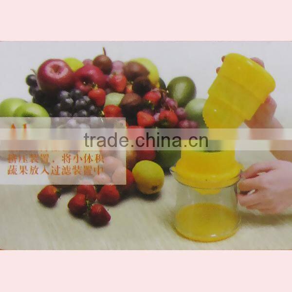 400ML New Design Multifunctional Plastic Manual FruitJuicer with Measuring Cup