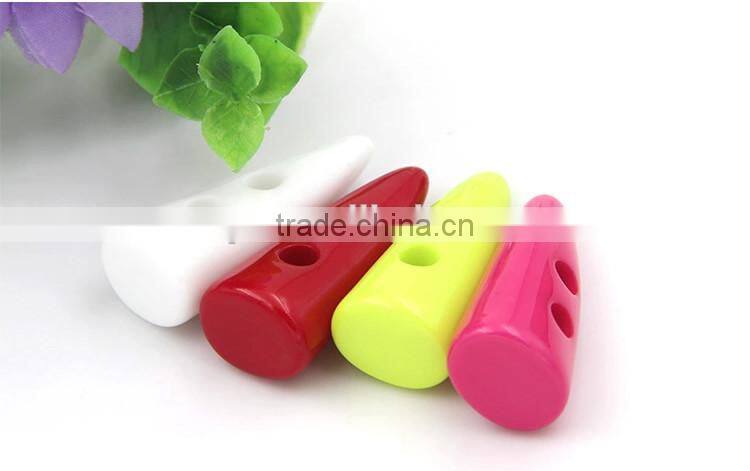 Hot Sale Colorful Fancy Resin Material Buffalo Horn Toggle Button For Coat