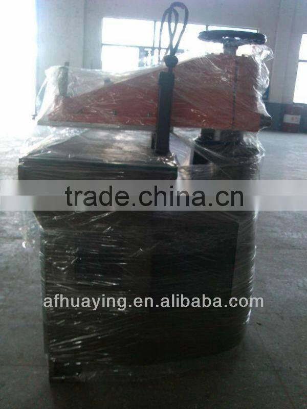 Rubber hydraulic pressure die cutting machine