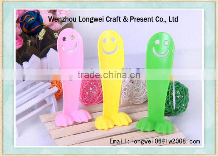 long handled plastic shoehorn/make a shoe horn