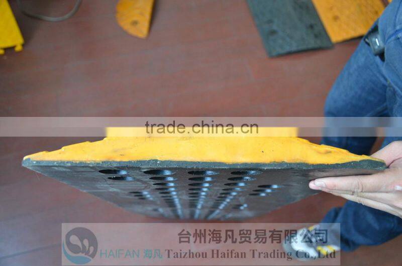 500*320*40mm rubber speed bump used in Intersection/durable reflective speed bump for Crossroads/protable speed hump