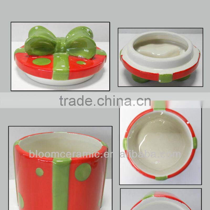 Red sealed condiment container